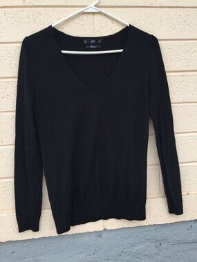 MANGO MNG Basics 100% Cashmere Black V-Neck Sweater - Style 34043755, size S